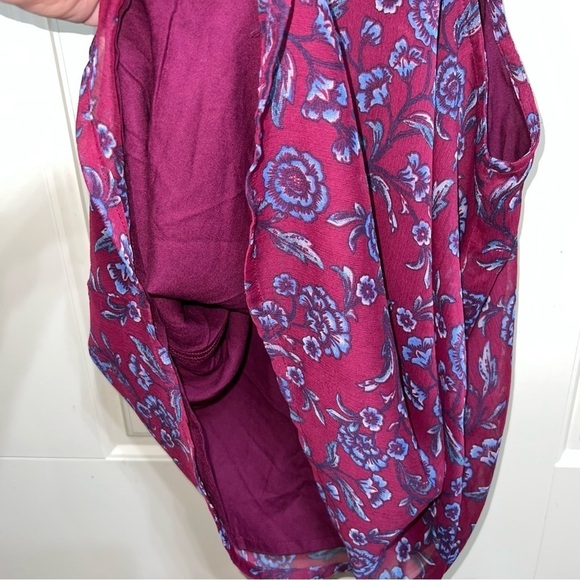 Hollister Burgundy Halter Beaded Neckline Floral Tank Blouse Size Small - Picture 11 of 13